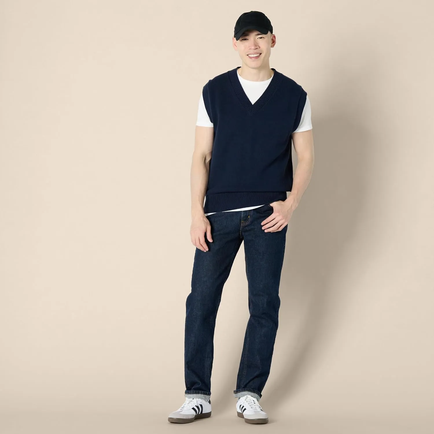 Amazon Essentials Men's Relaxed-Fit V-Neck Sweater Vest
