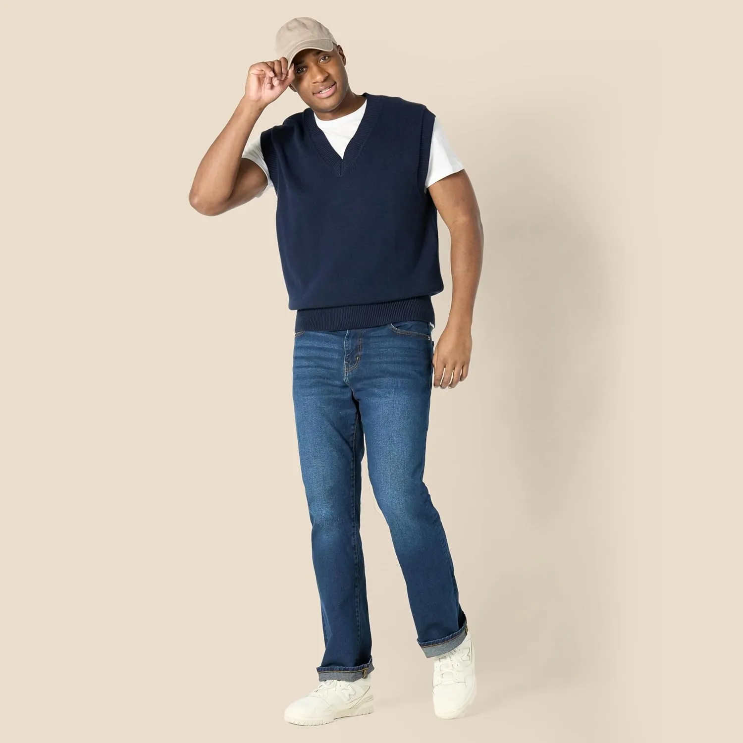 Amazon Essentials Men's Relaxed-Fit V-Neck Sweater Vest
