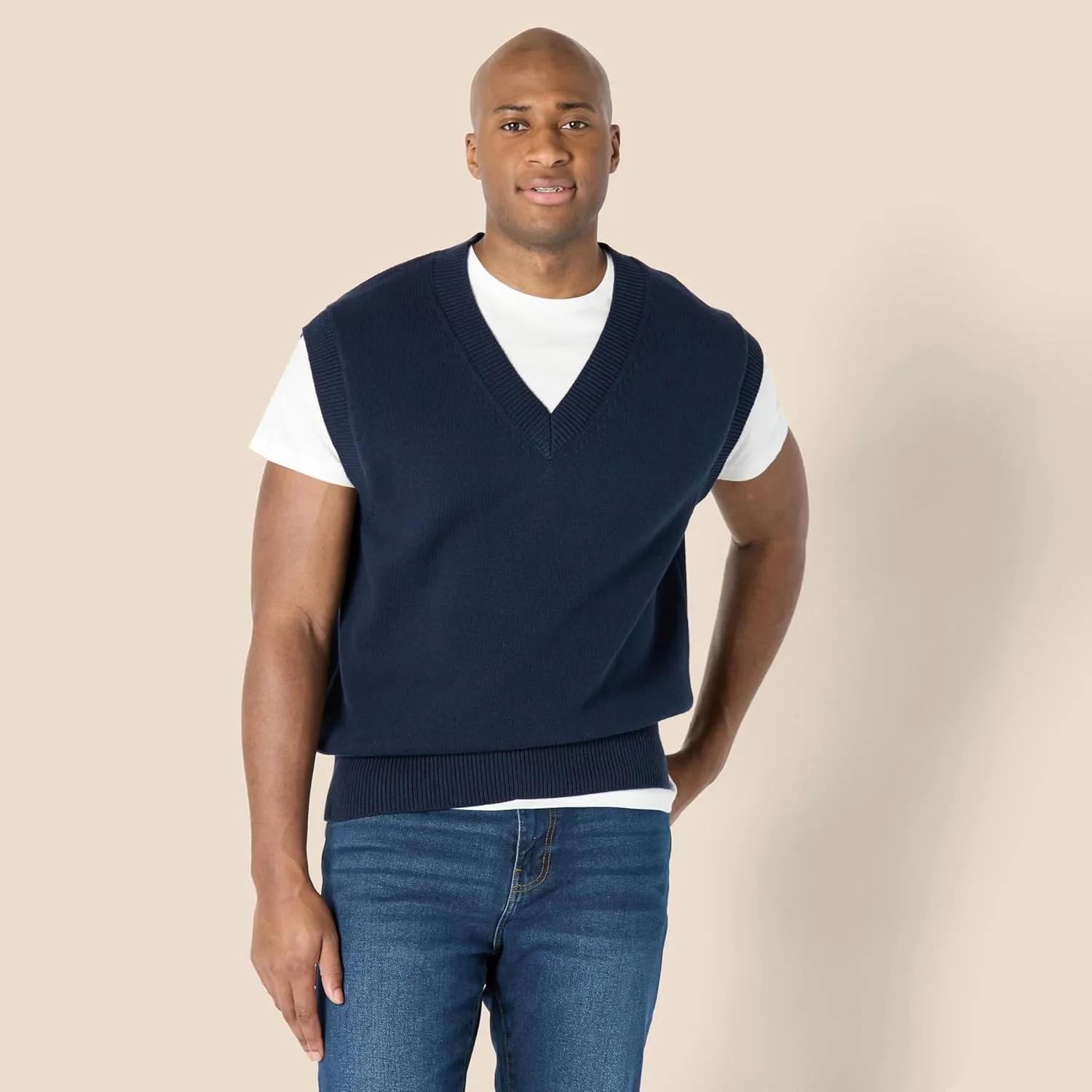 Amazon Essentials Men's Relaxed-Fit V-Neck Sweater Vest