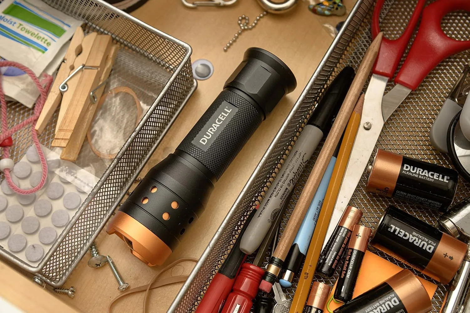 Duracell 550 Lumen Aluminum Focusing Flashlight for Everyday Use - Ultra-Light and Easy to Carry Design with 3 Modes and 3-AAA Batteries Included. Great for in-Door & Out-Door Use