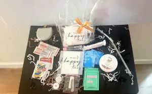 Generic A Brides Final Touch Kit Brides, Clear Bag with Handle 20 Must-Have Emergency Essential Items for Your Big Wedding Day, Compact, Perfect Survival Kit Gift, Small
