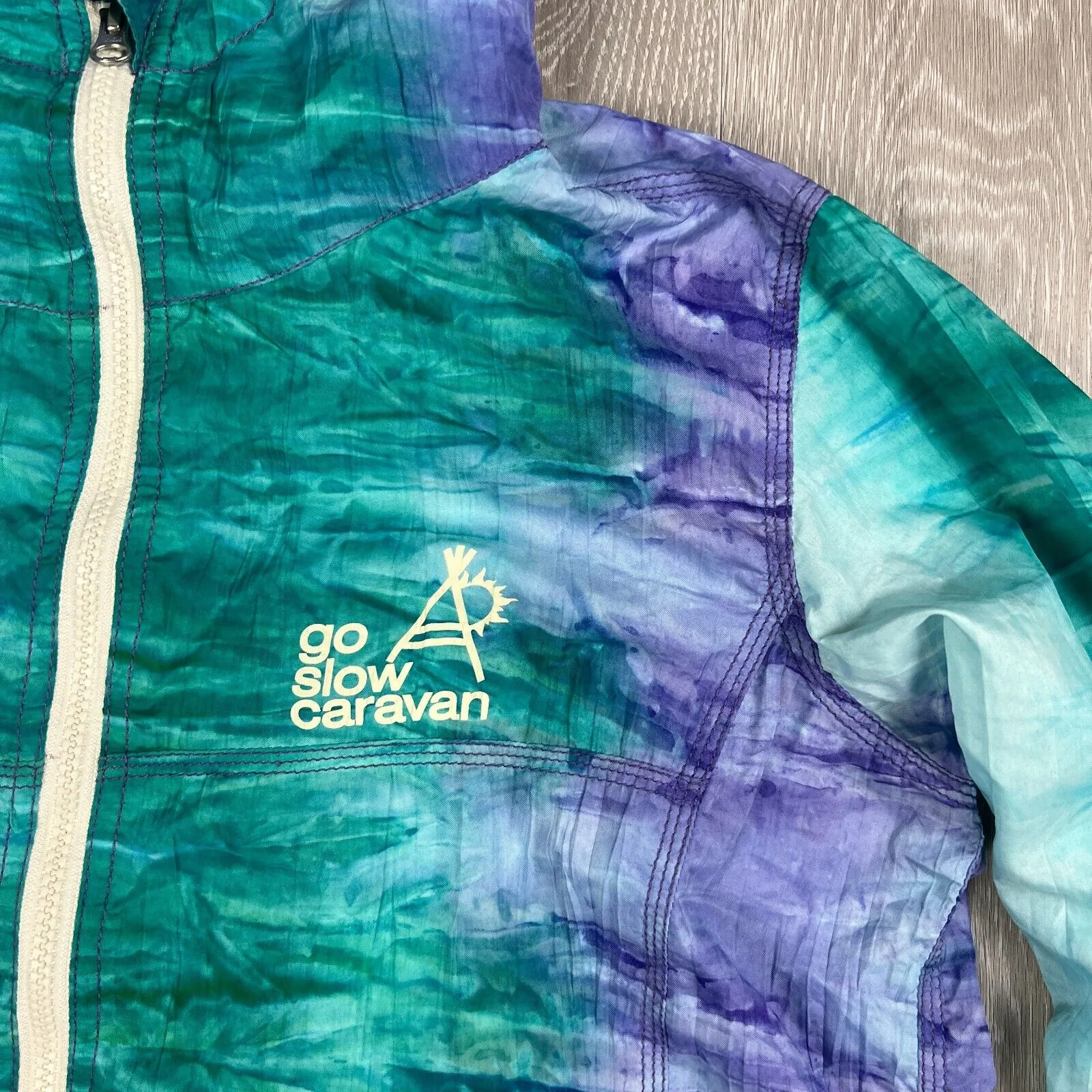 Go Slow Caravan Packable Windbreaker Hooded Jacket Size 3 (S/M approx)