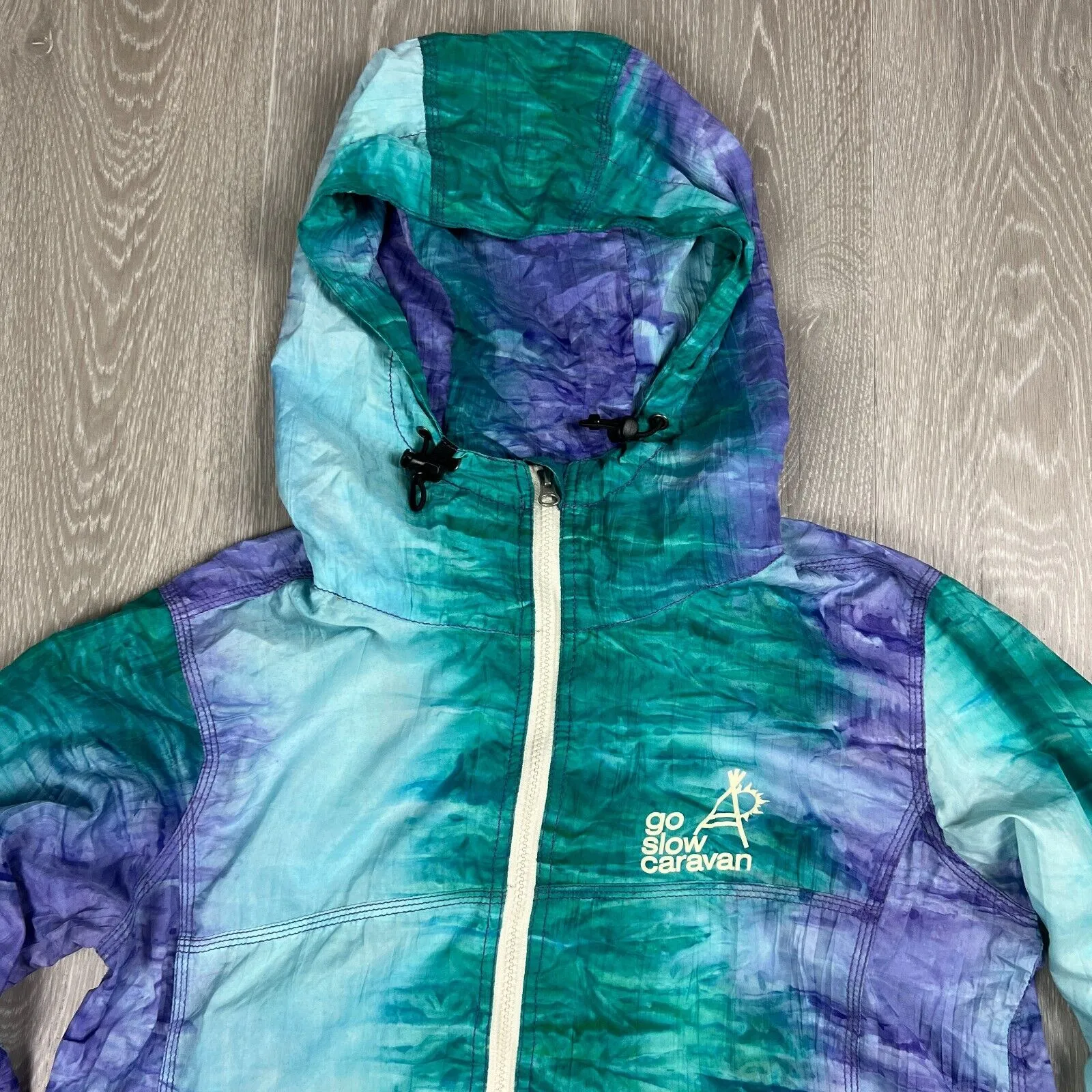 Go Slow Caravan Packable Windbreaker Hooded Jacket Size 3 (S/M approx)