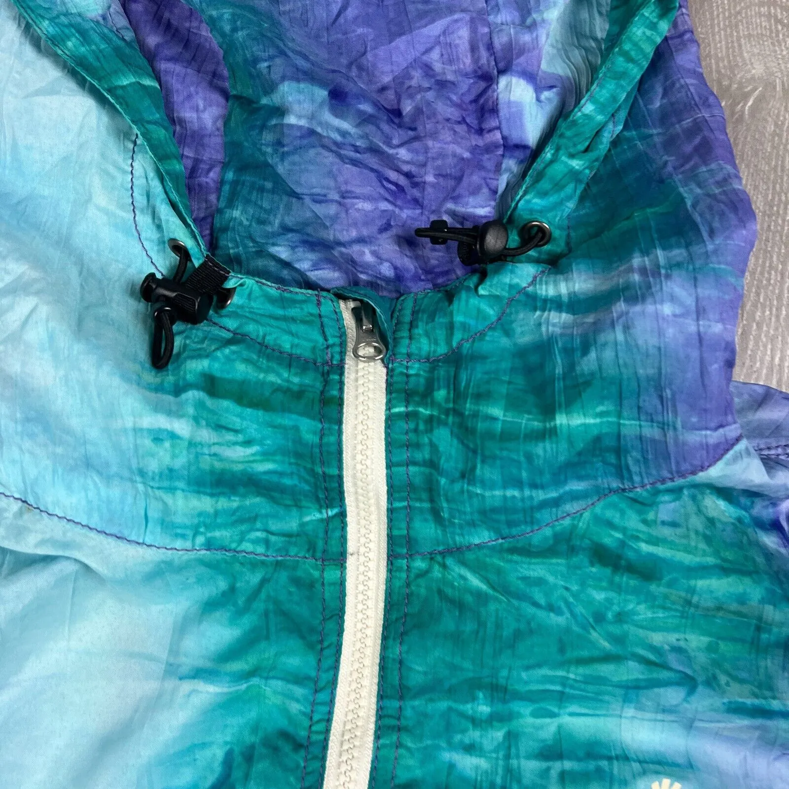 Go Slow Caravan Packable Windbreaker Hooded Jacket Size 3 (S/M approx)