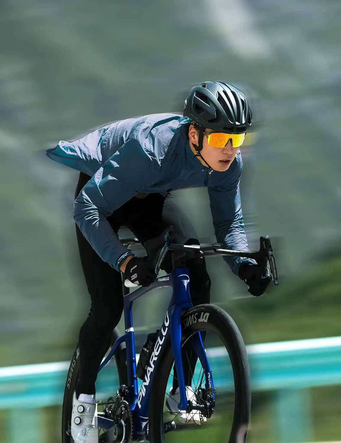 Men's Cycling Jacket Windbreaker Lightweight Packable Breathable Cycling Bike Jacket with Reflective Strips Hiking