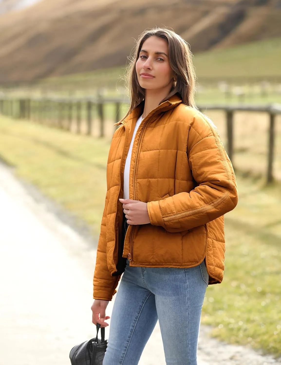Quilted Puffer Jacket Women Lightweight Short Zip Up Padded Coat with Pockets